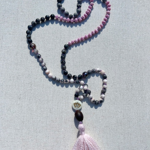 Japa Mala 108 Beads - Pink Jasper, Agate, Indian Glass Beads and Tassel - Picture 4 of 5